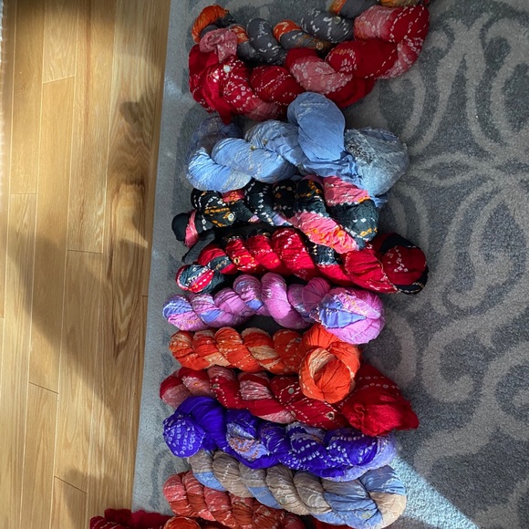 Bandini dupattas (scarves/wrap) - Picture 2 of 3